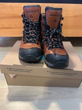 Vasque hiking boots 7.5 Wide